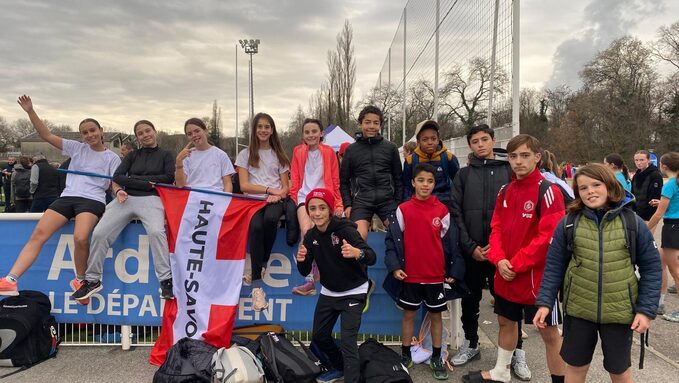 Les 12 élèves sélectionnés au cross académique 